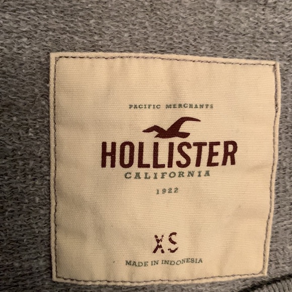 Hollister wolf sweatshirt long sleeves size XS - Picture 4 of 4